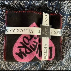 Victoria Secret’s winter angel collection scarf